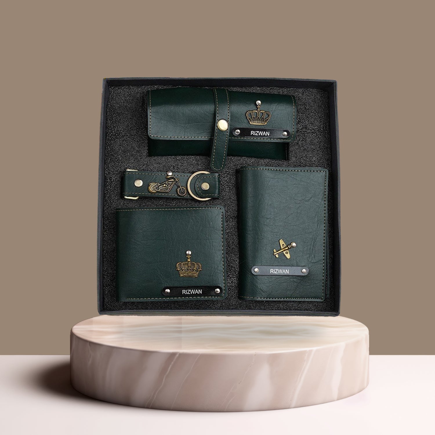 Personalized 4-in-1 Men’s Gift Set Green – Custom Wallet, Passport Cover, Keychain & Eyewear Case